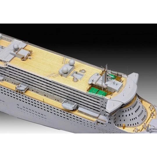 Revell 1/400 Ocean Liner Queen Mary 2 Platinum Edition - Image 4
