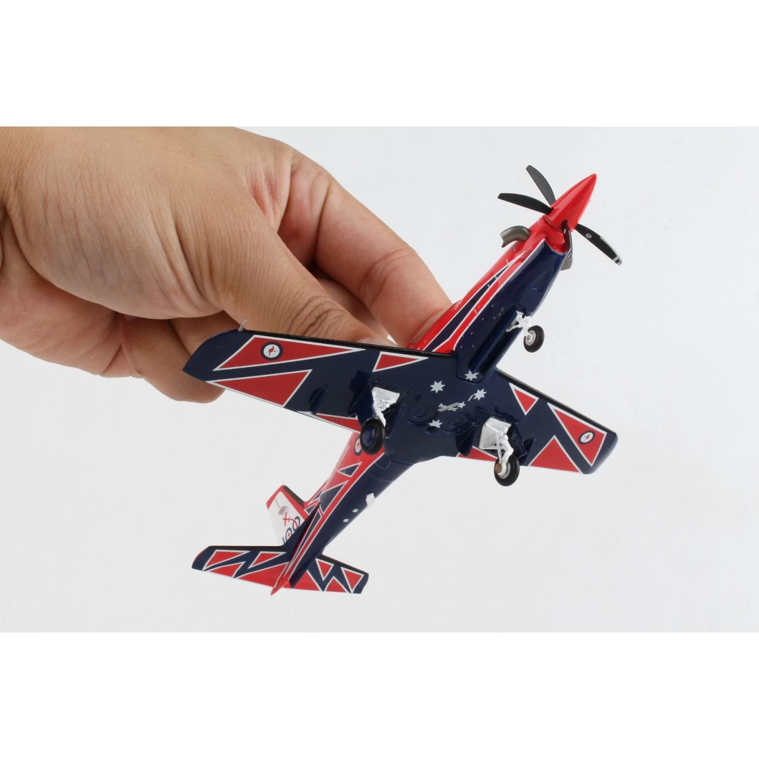 1/72 RAAF Pilatus PC21 Roulettes Aerobatic Team RAAF 100 (Centenary Livery) A54036 - Image 6